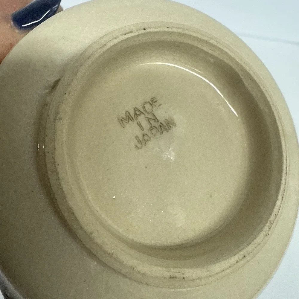 19th-century Jaspe bowl, hand-painted with a floral motif Made In‎ Japan Pottery